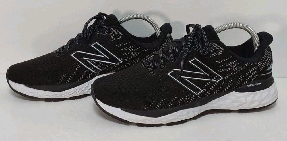 New Balance Size 9.5 Fresh Foam 880v11 Black W/Star Glow